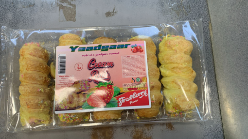 Yaadgaar Cream Rolls Strawberry 5 Pcs